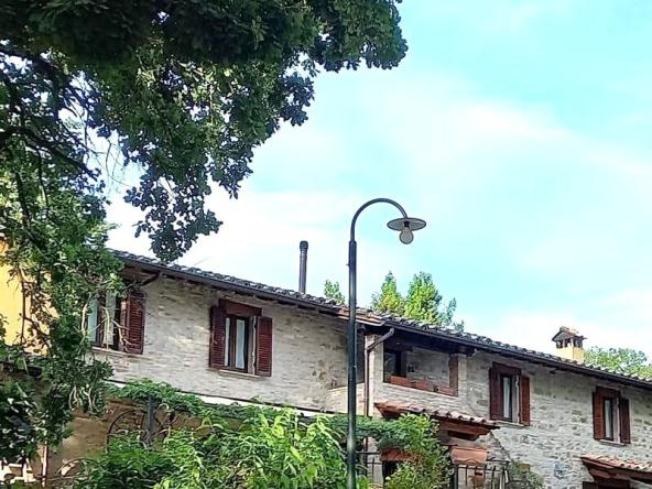 Foto Rustico-casale-corte in Vendita a Perugia