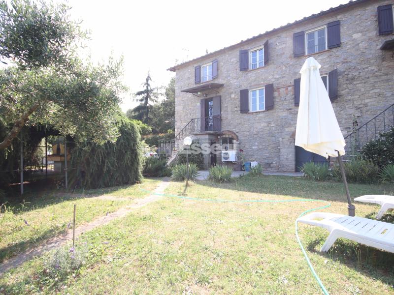 Foto Rustico-casale-corte in Vendita a Pescaglia