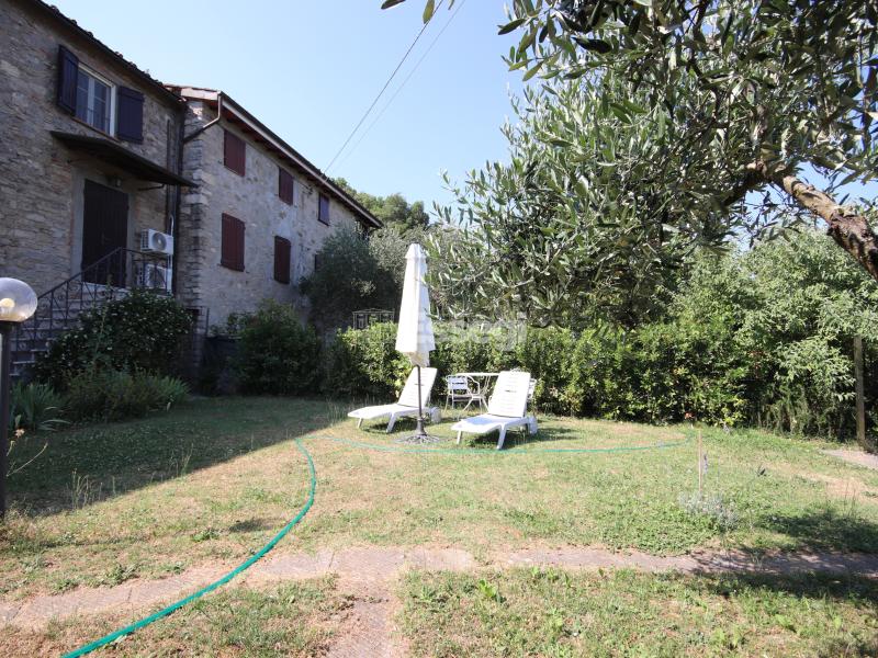 Foto Rustico-casale-corte in Vendita a Pescaglia