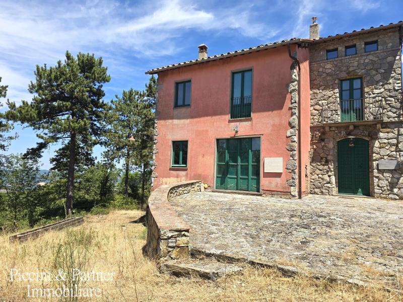 Foto Villa in Vendita a San Venanzo