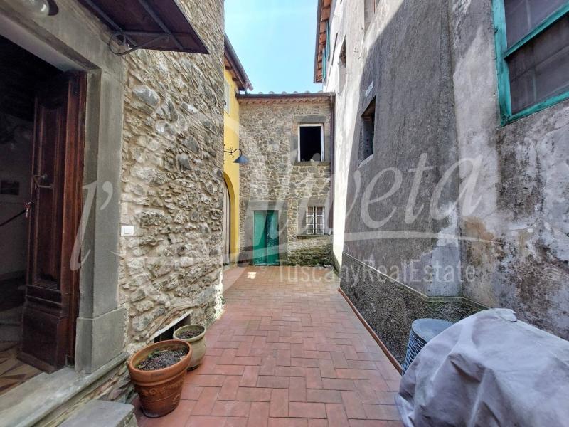 Foto casa-indipendente in Vendita a Pescaglia