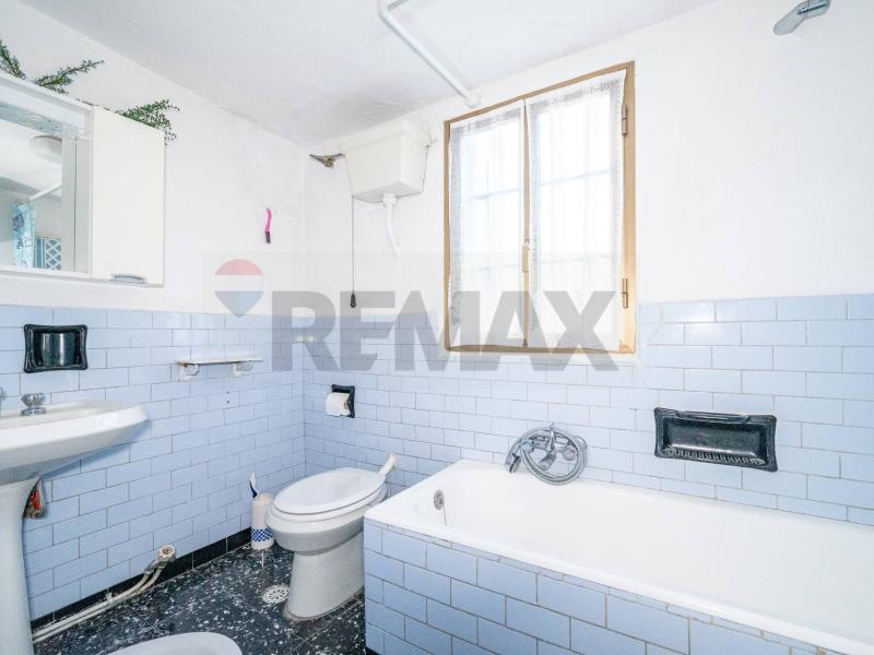 Foto semi_detached_house in Vendita a Corniglio