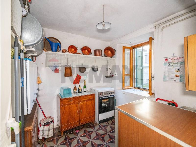 Foto semi_detached_house in Vendita a Corniglio