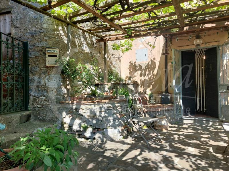 Foto semi_detached_house in Vendita a Pescaglia