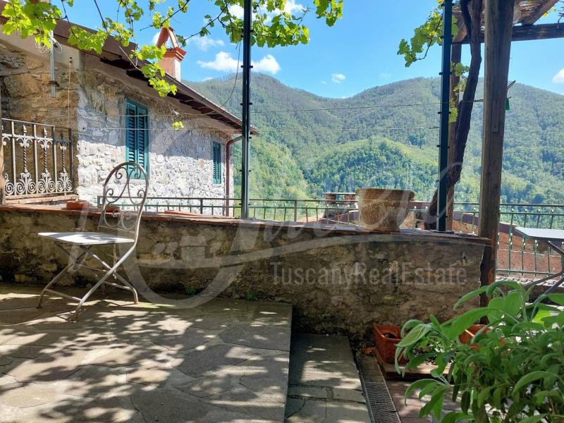 Foto semi_detached_house in Vendita a Pescaglia