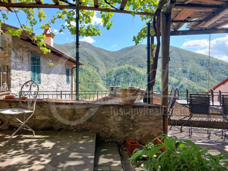Foto semi_detached_house in Vendita a Pescaglia