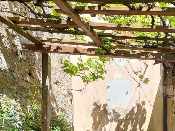Foto semi_detached_house in Vendita a Pescaglia