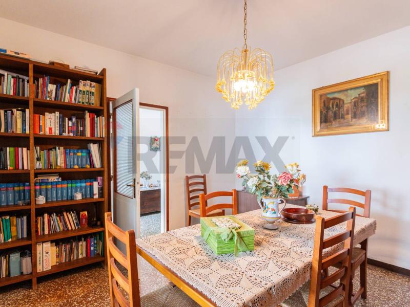 Foto semi_detached_house in Vendita a Tizzano Val Parma