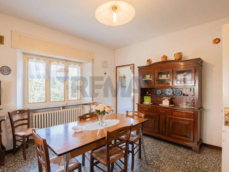 Foto semi_detached_house in Vendita a Tizzano Val Parma