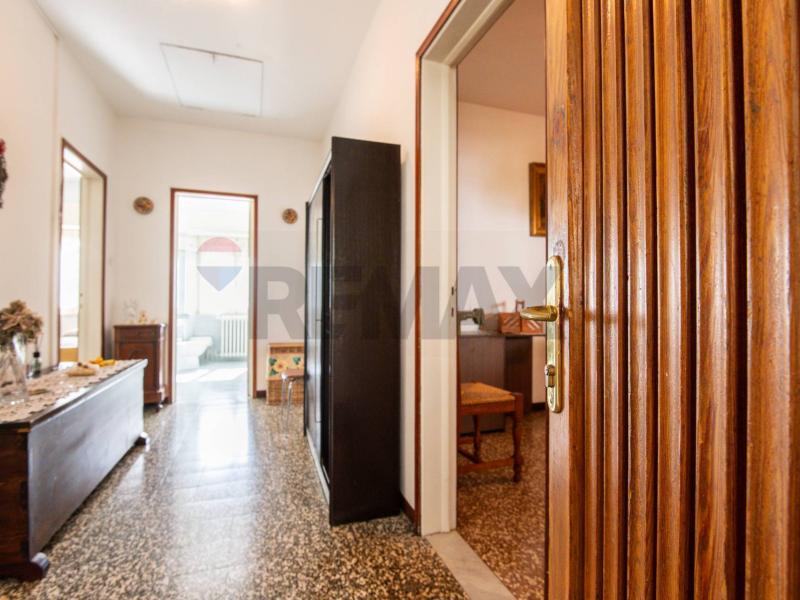 Foto semi_detached_house in Vendita a Tizzano Val Parma