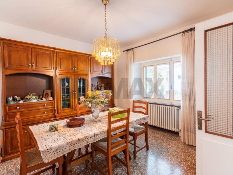 Foto semi_detached_house in Vendita a Tizzano Val Parma