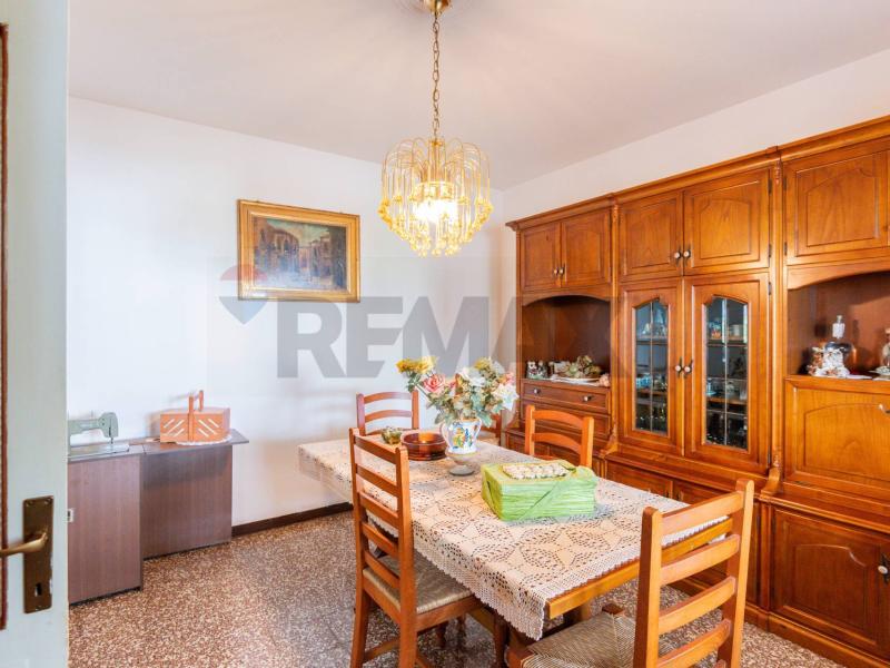 Foto semi_detached_house in Vendita a Tizzano Val Parma