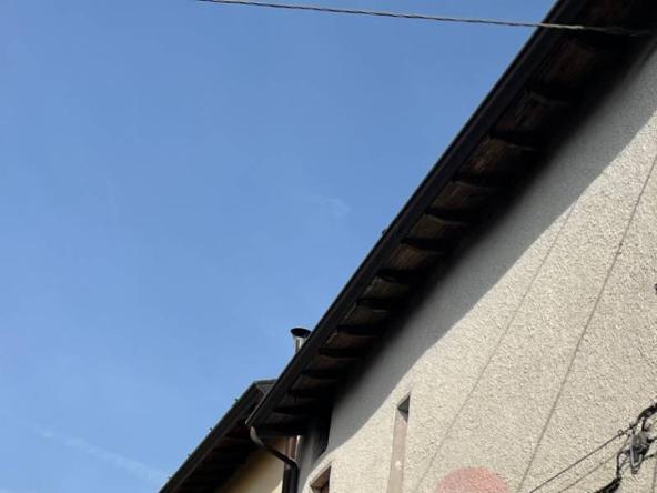 Foto semi_detached_house in Vendita a Solto Collina