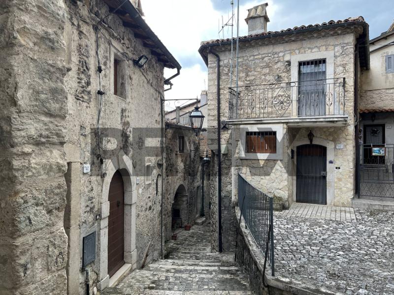 Foto casa-indipendente in Vendita a Barrea