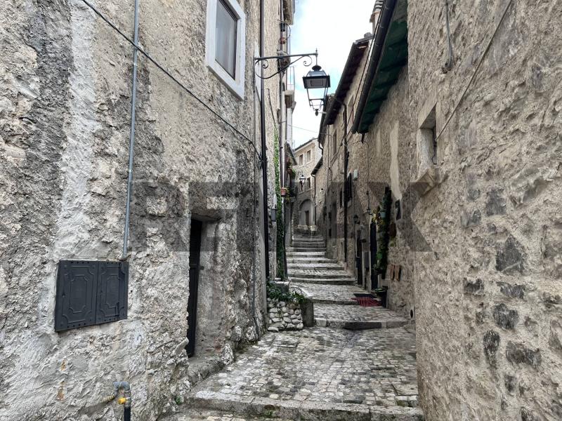 Foto casa-indipendente in Vendita a Barrea