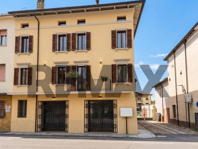 Foto semi_detached_house in Vendita a Gattatico