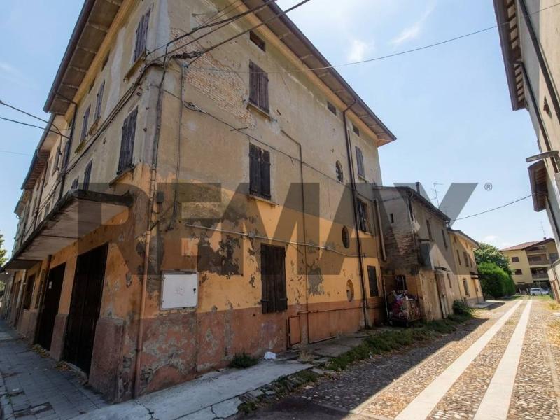 Foto semi_detached_house in Vendita a Gattatico
