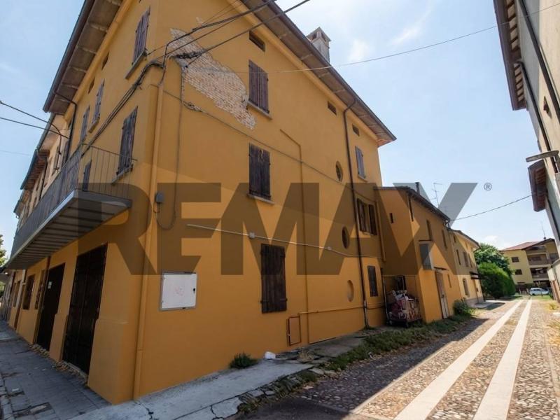 Foto semi_detached_house in Vendita a Gattatico