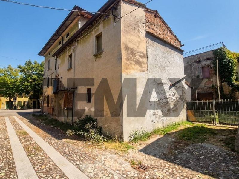 Foto semi_detached_house in Vendita a Gattatico