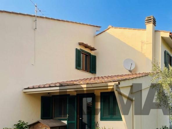 Foto villa-a-schiera in Vendita a Reggello