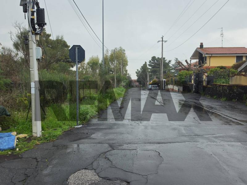 Foto terreno-residenziale in Vendita a Mascalucia