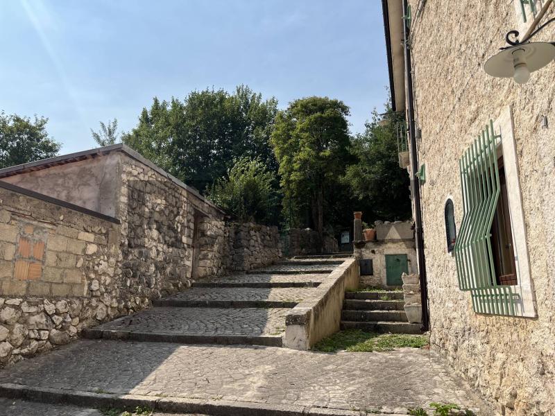 Foto rustico-casale-corte in Vendita a Civitella Alfedena
