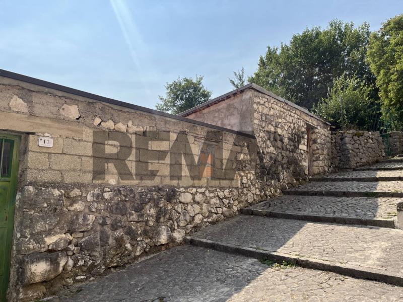 Foto rustico-casale-corte in Vendita a Civitella Alfedena