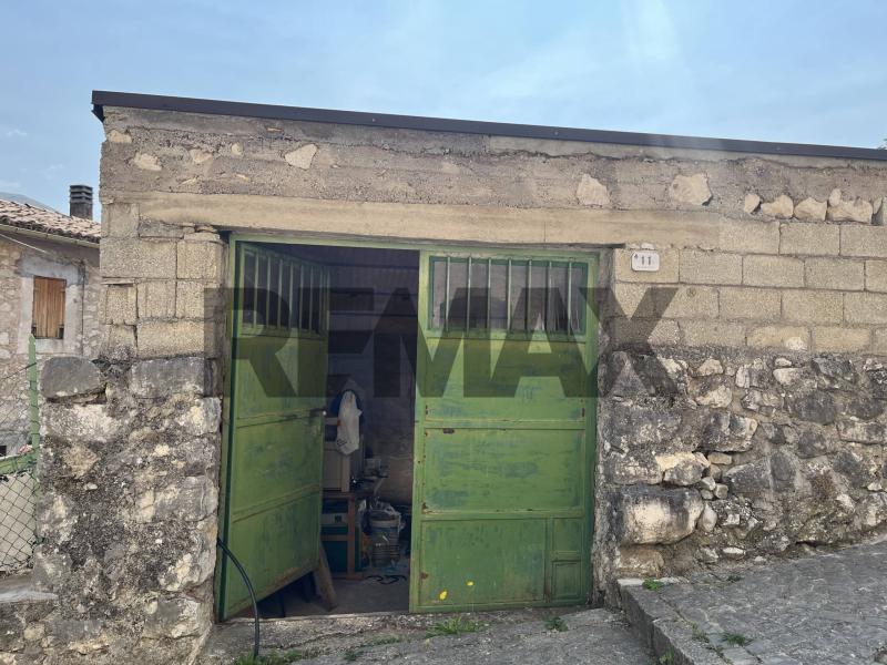 Foto rustico-casale-corte in Vendita a Civitella Alfedena