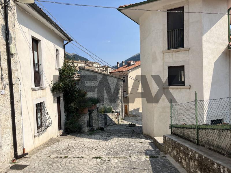 Foto rustico-casale-corte in Vendita a Civitella Alfedena