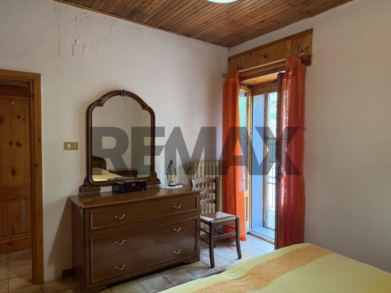 Foto semi_detached_house in Vendita a Scontrone