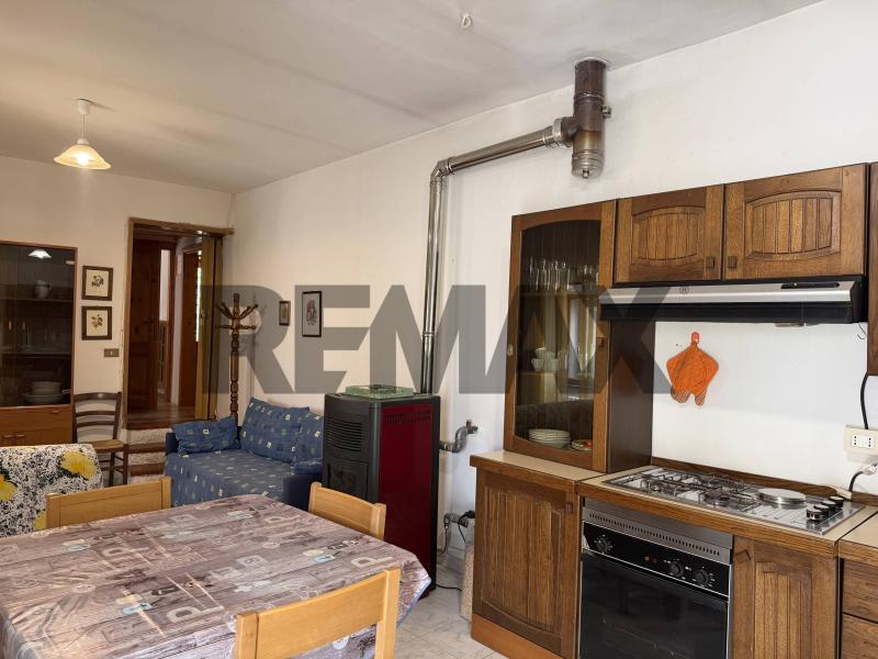 Foto semi_detached_house in Vendita a Scontrone