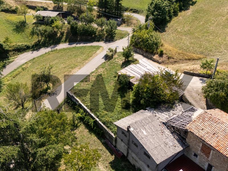 Foto terreno-residenziale in Vendita a Neviano degli Arduini