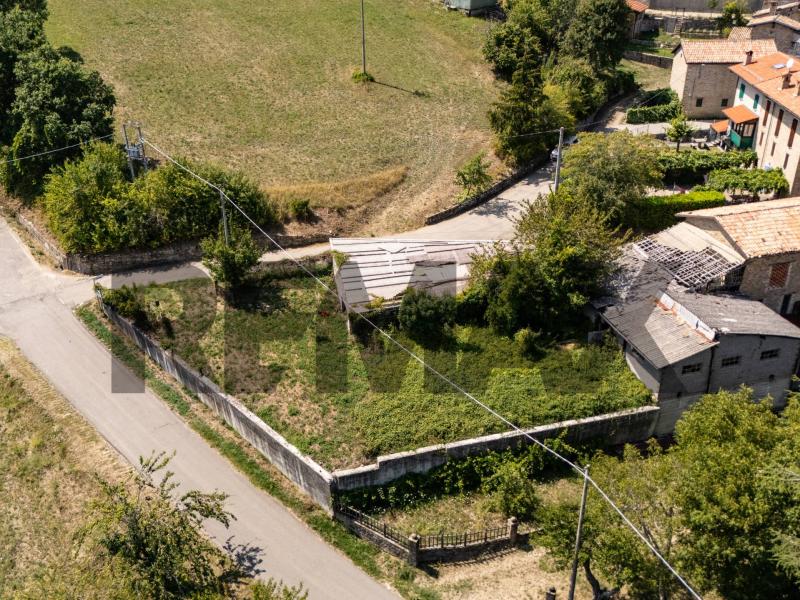 Foto terreno-residenziale in Vendita a Neviano degli Arduini