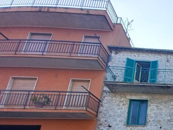 Foto semi_detached_house in Vendita a Coreglia Antelminelli