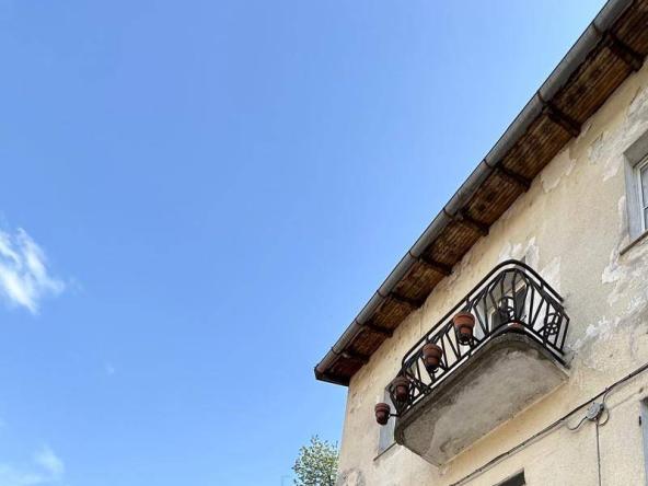 Foto semi_detached_house in Vendita a Calizzano