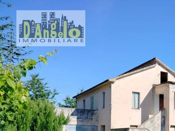 Foto azienda-agricola in Vendita a Castignano