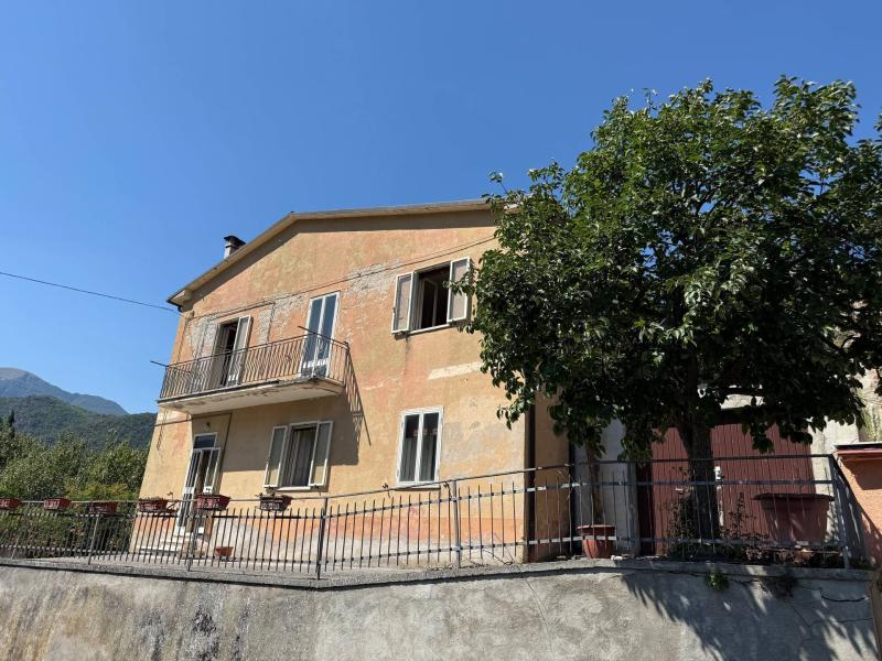 Foto casa-indipendente in Vendita a Cerreto di Spoleto