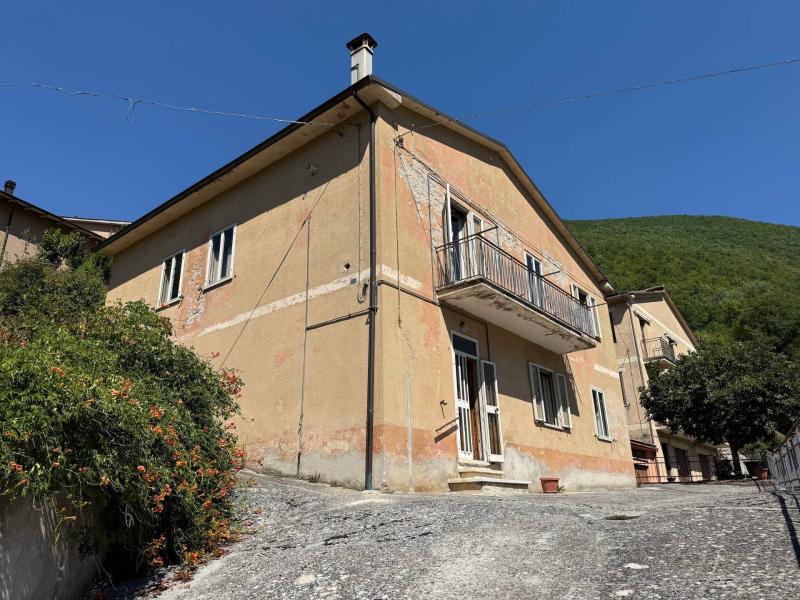 Foto casa-indipendente in Vendita a Cerreto di Spoleto