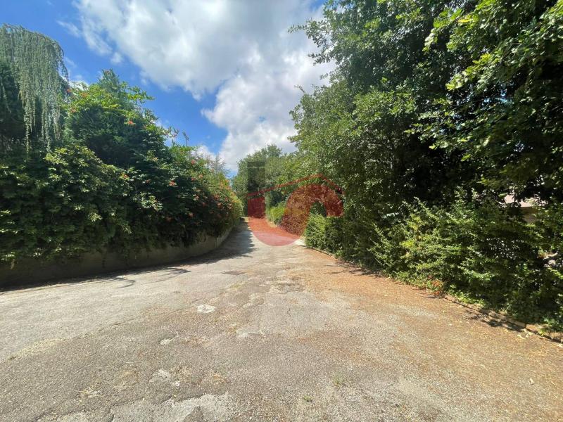Foto terreno-residenziale in Vendita a Sant'Angelo a Cupolo