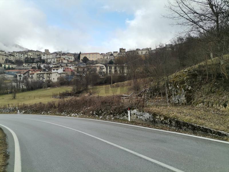 Foto terreno-residenziale in Vendita a Barrea