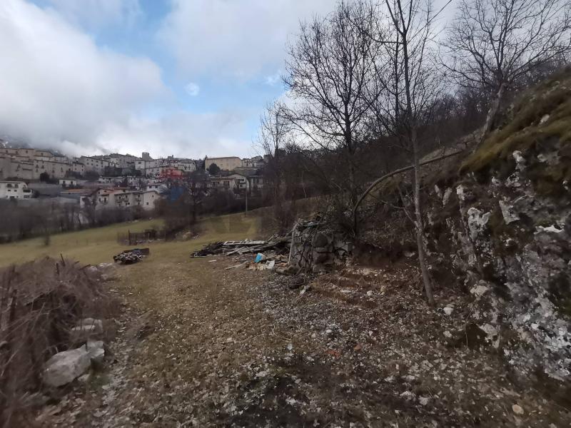 Foto terreno-residenziale in Vendita a Barrea