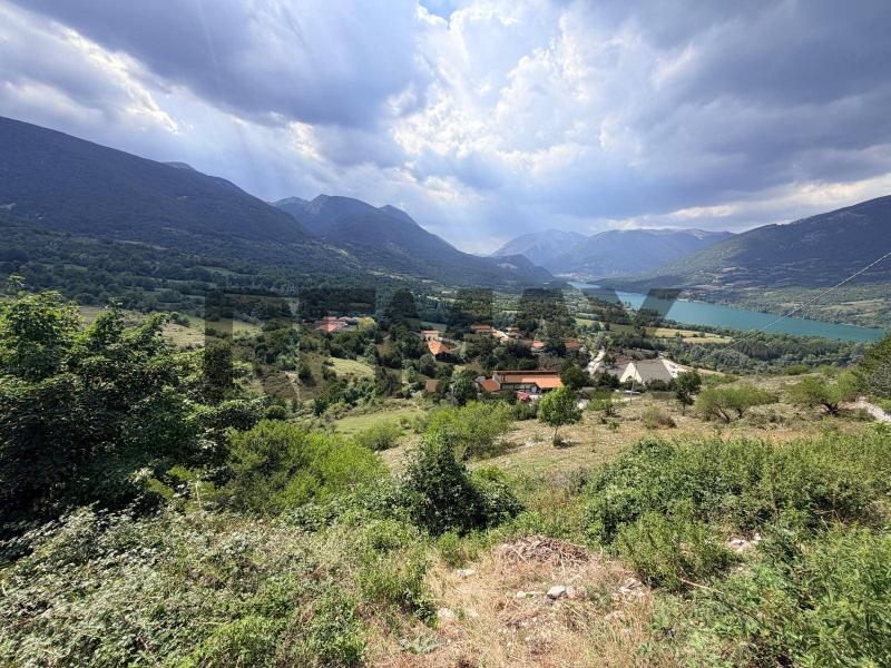 Foto terreno-residenziale in Vendita a Barrea
