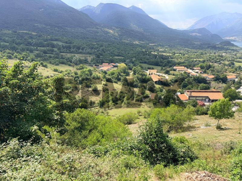 Foto terreno-residenziale in Vendita a Barrea