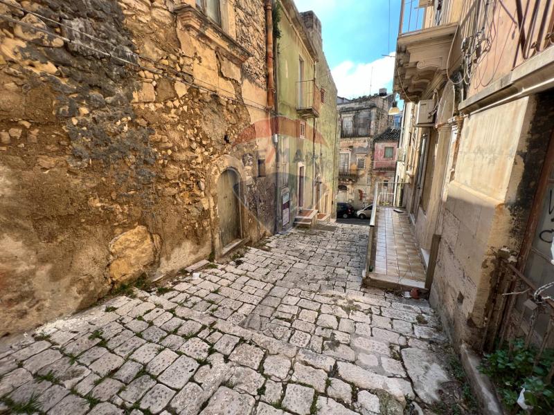 Foto casa-indipendente in Vendita a Ragusa
