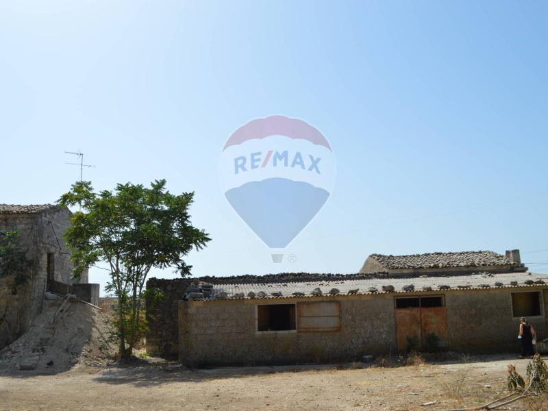 Foto rustico-casale-corte in Vendita a Ragusa