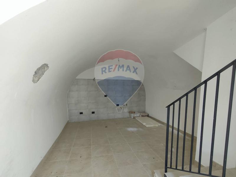 Foto semi_detached_house in Vendita a Poggio Picenze
