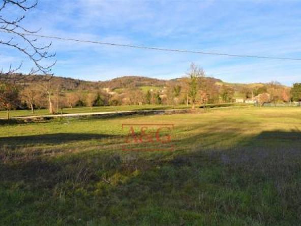 Foto terreno-agricolo in Vendita a Sarnano