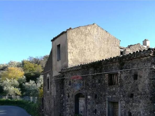 Foto rustico-casale-corte in Vendita a Castiglione di Sicilia