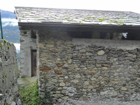 Foto rustico-casale-corte in Vendita a Castione Andevenno