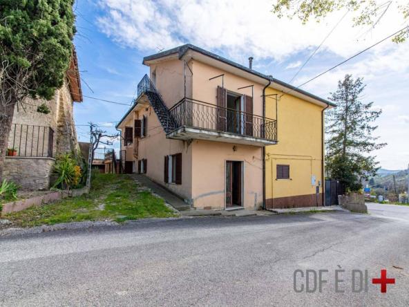 Foto villa in Vendita a Mompeo